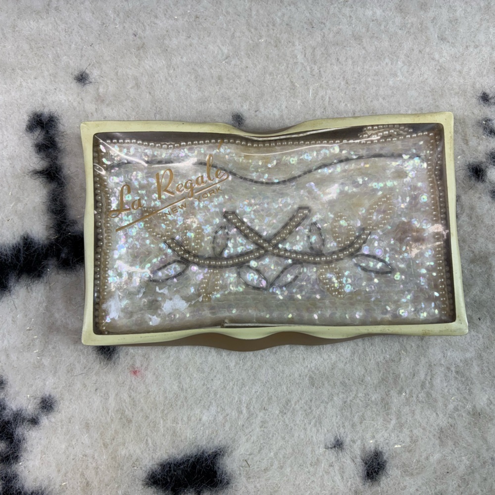 La Regale Women’s Ivory Embroidered Vintage Sequin Clutch Bag - Picture 2 of 12